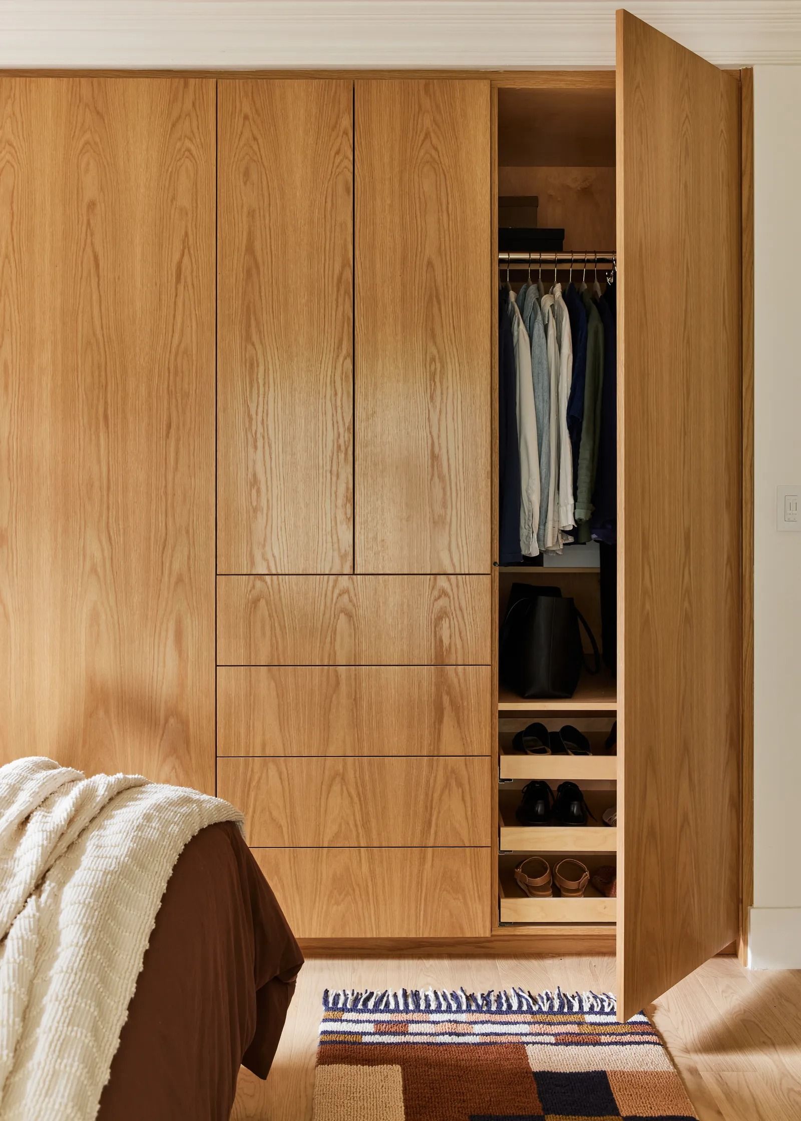 Custom Wardrobe Tailored Storage Solution for Bedrooms Walk In Closets?
